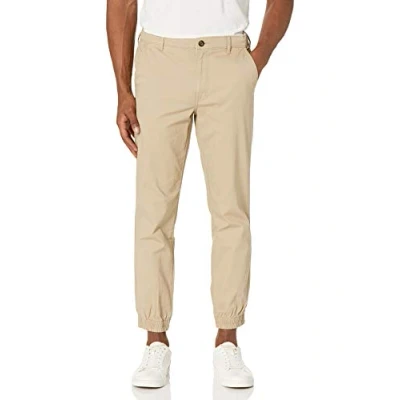 Abbildung von Amazon Essentials Herren Chino Jogginghose mit schmaler Passform, Khakibraun, XS