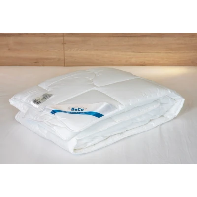 Abbildung von Beco Microfaserbettdecke &quot;BeCo Medibett MF50 Made in Green&quot;, normal, Füllung Klimafaser, Bezug Microfaser Feinbatist, (1 St.)
