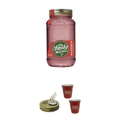 Abbildung von Ole Smoky Moonshine Sour Watermelon im 0,5 Liter Glas + Ausgiesser Shot Becher rot 2 Stück