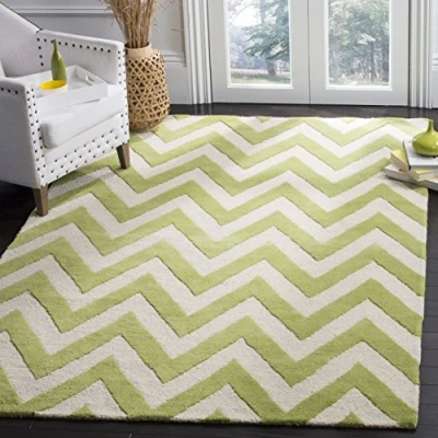 Abbildung von SAFAVIEH Modern Teppich für Wohnzimmer, Esszimmer, Schlafzimmer Cambridge Collection, Kurzer Flor, Grün und Elfenbein, 152 X 244 cm