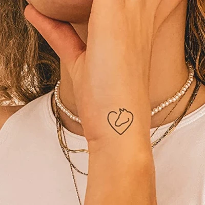 Abbildung von Inkster® Pfred und Herz Tattoo Temporäres mit EU Kosmetikzertifizierung wasserfest + vegan revolutionäres 2 Wochen Fake Tattoos Klebetattoos für Erwachsene