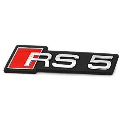 Abbildung von Audi 8W6853736G2ZZ Schriftzug RS5 Kühlergrill Clip Emblem Logo Plakette, Chrom/rot, für Facelift ab Modelljahr 2020