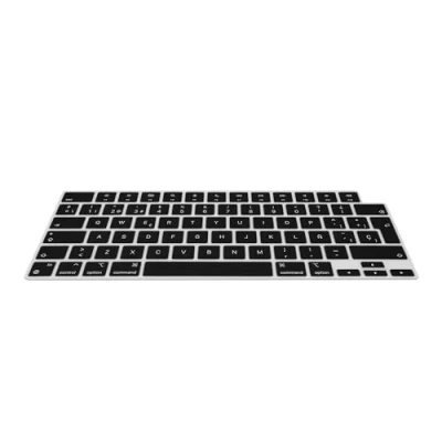 Abbildung von kwmobile Silikon Tastaturschutz QWERTY (Spanien) kompatibel mit Apple MacBook Pro 16&quot; (2023) M2 A2780 / M3 A2991 in Schwarz