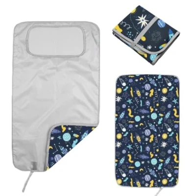 Abbildung von Hamur Home Tragbare Wickelunterlage Wasserdichte 40 x 70 cm Wiederverwendbare Baby Wickelauflage Maschinenwaschbar für Unterwegs Wickel Clutch (Space)