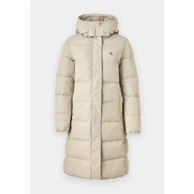 Abbildung von Calvin Klein Jeans Langjacke MONOLOGO NON DOWN LONG PUFFER mit gedrucktem Logomarkenlabel