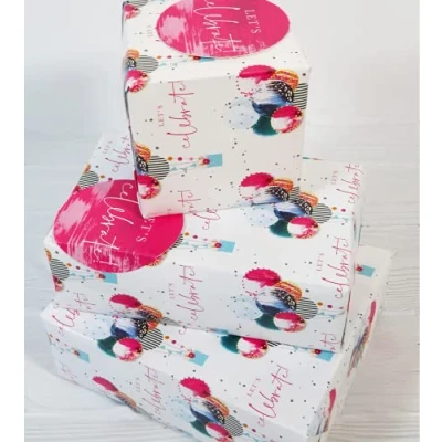 Abbildung von Geschenkpapier 12373A &quot;Party Balloons&quot; mit 2 Bögen und Etiketten, plastikfrei vollständig recycelbar, mehrfarbig