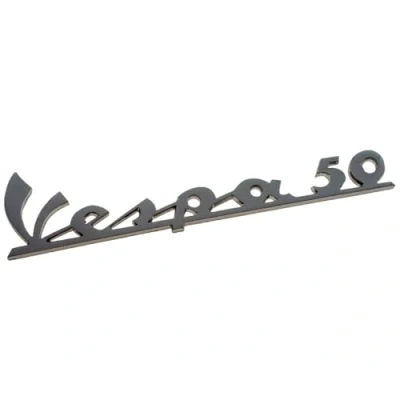 Abbildung von Schriftzug Emblem für Beinschild kompatibel &quot;Vespa 50&quot; chrom 135x35mm, 3 Pin