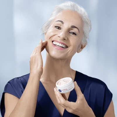 Abbildung von Nivea Vital Radiant Skin, Anti Falten Tagescreme, reife Haut, 50 ml