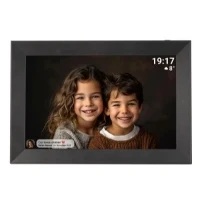 Abbildung von Denver PFF 1012B Digitaler Wi Fi Bilderrahmen 10 Zoll HD IPS Touchscreen, Integrierte FRAMEO Software, Einfache Smartphone Anbindung, Multimedia Display, Schwarz
