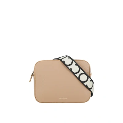 Abbildung von Coccinelle Tebe Umhängetasche 21 cm skin