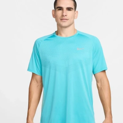 Abbildung von Nike Performance Stride Sport Tshirt, Herren, Größe: XXL, Dusty cactus