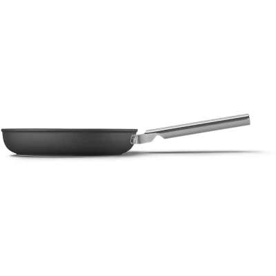 Abbildung von SMEG, Antihaft Bratpfanne CKFF2601BLM, Durchmesser 26 cm, ergonomischer Edelstahlgriff, für alle Herdarten, bis zu 250 im Backofen, 2,3 l Fassungsvermögen, Schwarz