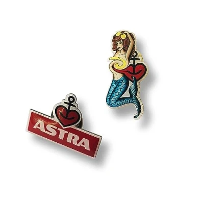 Abbildung von Astra Metall Anstecker Pin 2er Set Meerjungfrau, für Männer &amp; Frauen, Geschenk Ideen aus St. Pauli
