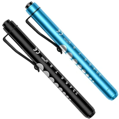 Abbildung von Diagnostikleuchte Pupillenleuchte, RISEMART 2 Stück Wiederverwendbare LED Stiftlampe mit Taschenclip alsr Krankenschwestern Ärzte Schüler Stiftlicht (Schwarz und blau)