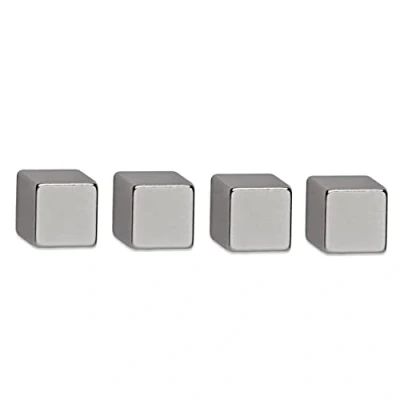 Abbildung von MAUL Neodym Magnet 10x10x10mm (4 Stück) stark mit 3,8kg Haftkraft Magnete in modernem Würfel Design Würfelmagnet für Büro Magnettafel, Whiteboard und Kühlschrank Silber