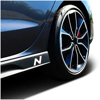 Abbildung von 2er Set Folie Schutzfolie für Logo Seitenschweller Emblem Aufkleber Logos Seitlich Selbstklebend Passgenau Auto K055 (Rot/Weiß/Carbon)