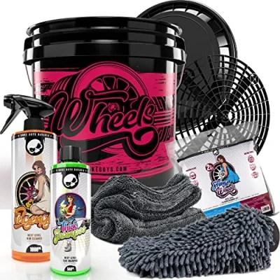 Abbildung von Nuke Guys professionelles Auto Waschset für die optimale Handwäsche: Wheels Bucket 3,5GAL + Deckel, Thick Shampoo 500ml, Felgenreiniger 1L, Shiny 2in1 Mikrofaserset Grit Guard