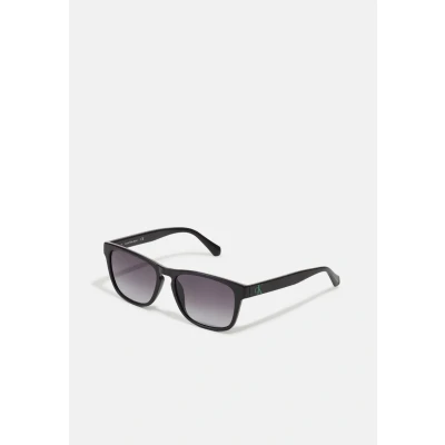 Abbildung von Sonnenbrille Calvin Klein CKJ21623S 001 55/17/145