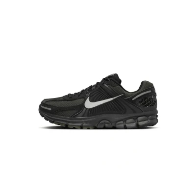 Abbildung von Nike Sportswear ZOOM Vomero Sneaker low, Größe: 42, Black mtlc pewter sequoia flat univ gold Textil