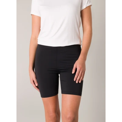 Abbildung von Base Level Shorts, mit hohem Bund