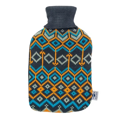 Abbildung von Axion Wärmflasche mit Bezug, dunkelblauer Strick im Diamantmuster, 33 x 20 cm, 2 Ltr., 100% Naturgummi