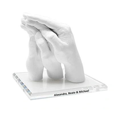 Abbildung von Lucky Hands® Family Abformset Trio+ 3D Familien Handabdruck DIY Set für 3 4 Erwachsenenhände Gipsabdruck Familie Auch Kinder und Jugendliche (inkl. Acrylsockel 20 x cm mit Beschriftung)