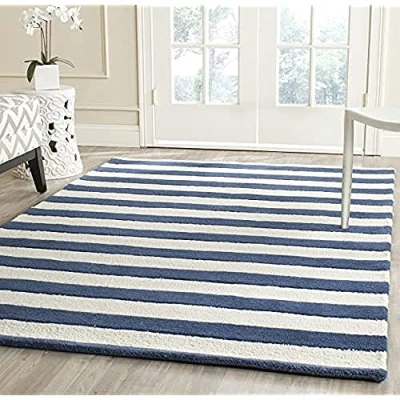 Abbildung von SAFAVIEH Modern Teppich für Wohnzimmer, Esszimmer, Schlafzimmer Cambridge Collection, Kurzer Flor, Marine und Elfenbein, 152 X 244 cm