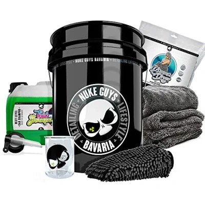 Abbildung von Nuke Guys Auto Wasch Eimer Set Skull Bucket 5GAL + Thick Shampoo 3L Kanister mit Messbecher &amp; Ausgießhahn Gamma Dryer Trockentuch Waschhandschuh