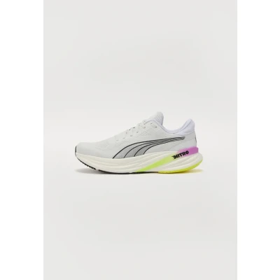 Abbildung von Puma Magnify Nitro 2 Laufschuh Straße, Herren, Größe: 44.5, White\pure magenta\yellow alert Schuhe