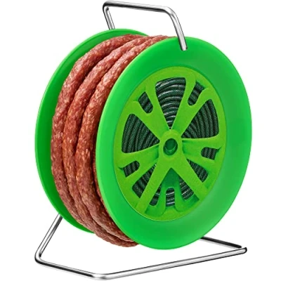 Abbildung von WURSTBARON® Wurst Kabeltrommel im Gartenschlauch Design, 3,5m nach Krakauer Art, hochwertige Qualität und rauchiges Aroma, lustiges Geschenk, 240 g