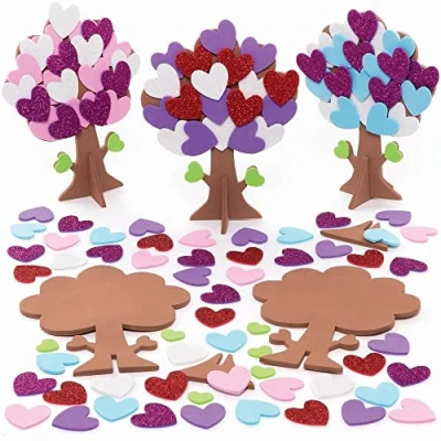 Abbildung von Baker Ross Liebesherz Baum Moosgummi Dekoration Bastelset 5er Pack, Osterdekoration für Kinder zum Basteln (FC455)