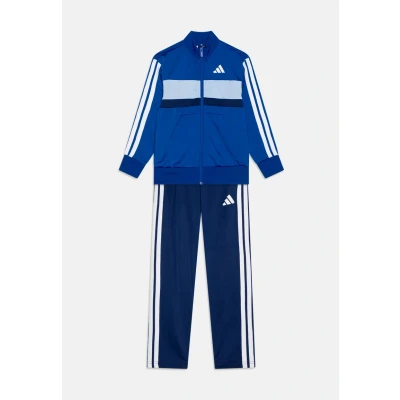 Abbildung von adidas Performance Seasonal Essentials Tiberio 3 Stripes Tracksuit Junior Unisex Trainingsanzug für Kinder, Größe: 176