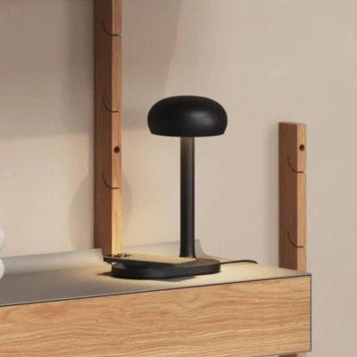 Abbildung von EVA Solo LED Tischlampe Emendo, schwarz, Ladefläche, Touch