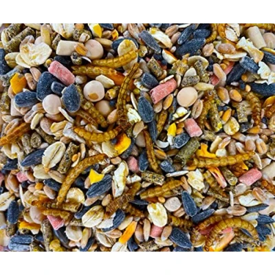 Abbildung von UGF Vogelfutter Wildvögel Ganzjährig 5kg, Wildvögelfutter mit Sonnenblumenkerne, Mehlwürmer und Neun Weiteren Zutaten, Eine Einzigartige Kombination von Zutaten für die Ganzjährige Fütterung