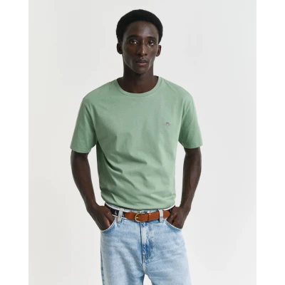 Abbildung von Gant T SHIRT REG SHIELD SS mit Logostickerei auf der Brust