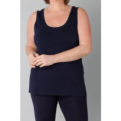 Abbildung von Base Level Curvy Tanktop, in großen Größen