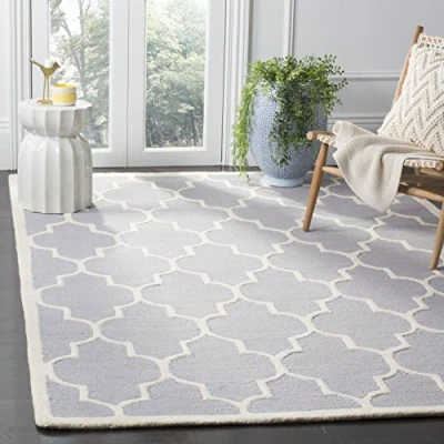 Abbildung von SAFAVIEH Geometrisch Teppich für Wohnzimmer, Esszimmer, Schlafzimmer Cambridge Collection, Kurzer Flor, Silber und Elfenbein, 122 X 183 cm