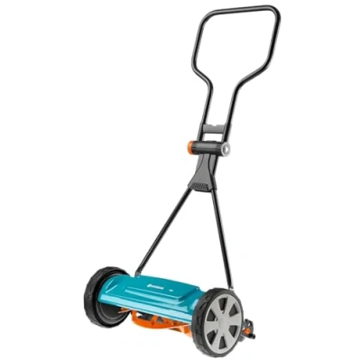 Abbildung von Gardena Classic Spindelmäher 400: Handrasenmäher mit 40cm Arbeitsbreite für bis zu 200 m² Rasenfläche, Messerwalze aus Qualitätsstahl, berührungslose Schneidetechnik, geräuscharm und präzise (4018 20)