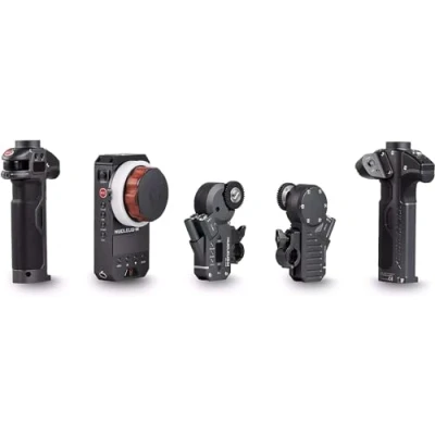 Abbildung von Tilta Nucleus M Follow Focus Wireless Objektivsteuerungssystem für spiegellose DSLR Kameraobjektive, mit Handeinheit 2 Griff Motor WLC T03