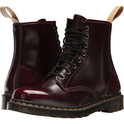 Abbildung von Dr. Martens Vegan 1460, klassische Damenstiefel, Red Cherry Brush Cambridge 600, 47 EU