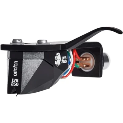 Abbildung von Ortofon 2M Black 250 LVB Premounted Tonabnehmer montiert am SH 4 Headshell einfache Montage an S förmigen Tonarmen Schwarz/Schwarz
