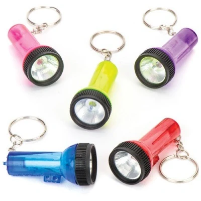Abbildung von Baker Ross Schlüsselanhänger mit Mini Taschenlampen als lustiges Spielzeug für Kinder zum günstigen Preis perfekt kleine Party Überraschung zu Halloween (6 Stück)