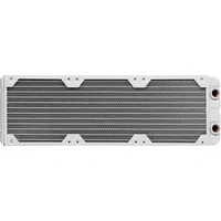 Abbildung von Corsair Hydro X Series XR5 Radiator 360 mm (Drei 120 Lüfterbefestigungen, Einfache Installation, Kupferkonstruktion, Hochwertige Polyurethan Beschichtung, Integrierte Schraubenführungen) Weiß