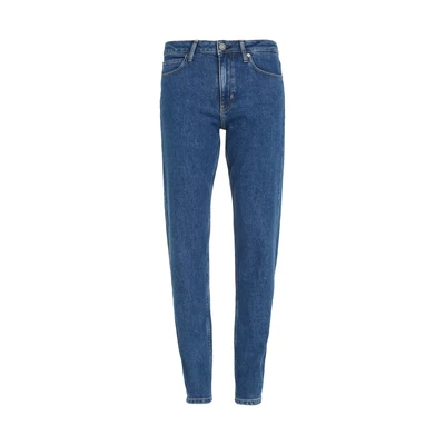 Abbildung von Calvin Klein SLIM fit Jeans MR SOFT BLACK mit Leder Brandlabel am hinteren Bundabschluss