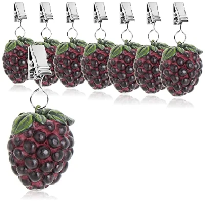 Abbildung von com four® 8X Tischdeckenbeschwerer wetterbeständige Tischtuchgewichte mit Klammer Tischtuchklammer in Brombeeren Design ca. 40 g (8 Stück Brombeere 40g)