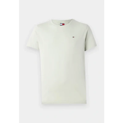 Abbildung von Tommy Jeans T Shirt TJM ESSENTIAL SOLID TEE mit Rundhalsausschnitt und dezenter Logo Flag