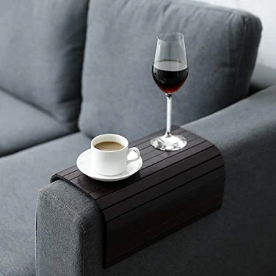 Abbildung von Armtablett aus Holz Flexibel faltbares Sofa Tablett Couchtisch Ideal für Getränke, Snacks, Fernbedienung oder Telefon. Tolles Armablett Couch Armlehne.
