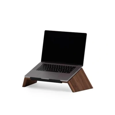 Abbildung von Oakywood Laptop Ständer Holz Notebook Stand für Laptops 15 16&quot;, Hand Made, mit Metall Halterung, kompatibel MacBook Unterlage, Monitor Erhöhung Schreibtisch 50x25x15cm Walnuss