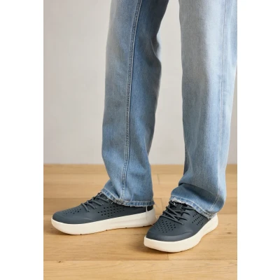 Abbildung von Crocs Inmotion Pacer Sneaker low, Herren, Größe: 43 44, Navy/white Schuhe