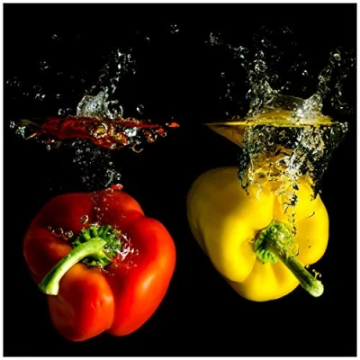 Abbildung von Wallario Glasbild Bunte Küche Paprika in rot gelb orange und grün im Wasser 50 x cm Wandbilder Glas Premium Qualität: Brillante Farben, freischwebende Optik